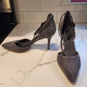 White House Black Market Aralyn Leather T-Strap Heels Size 7.5 NWT